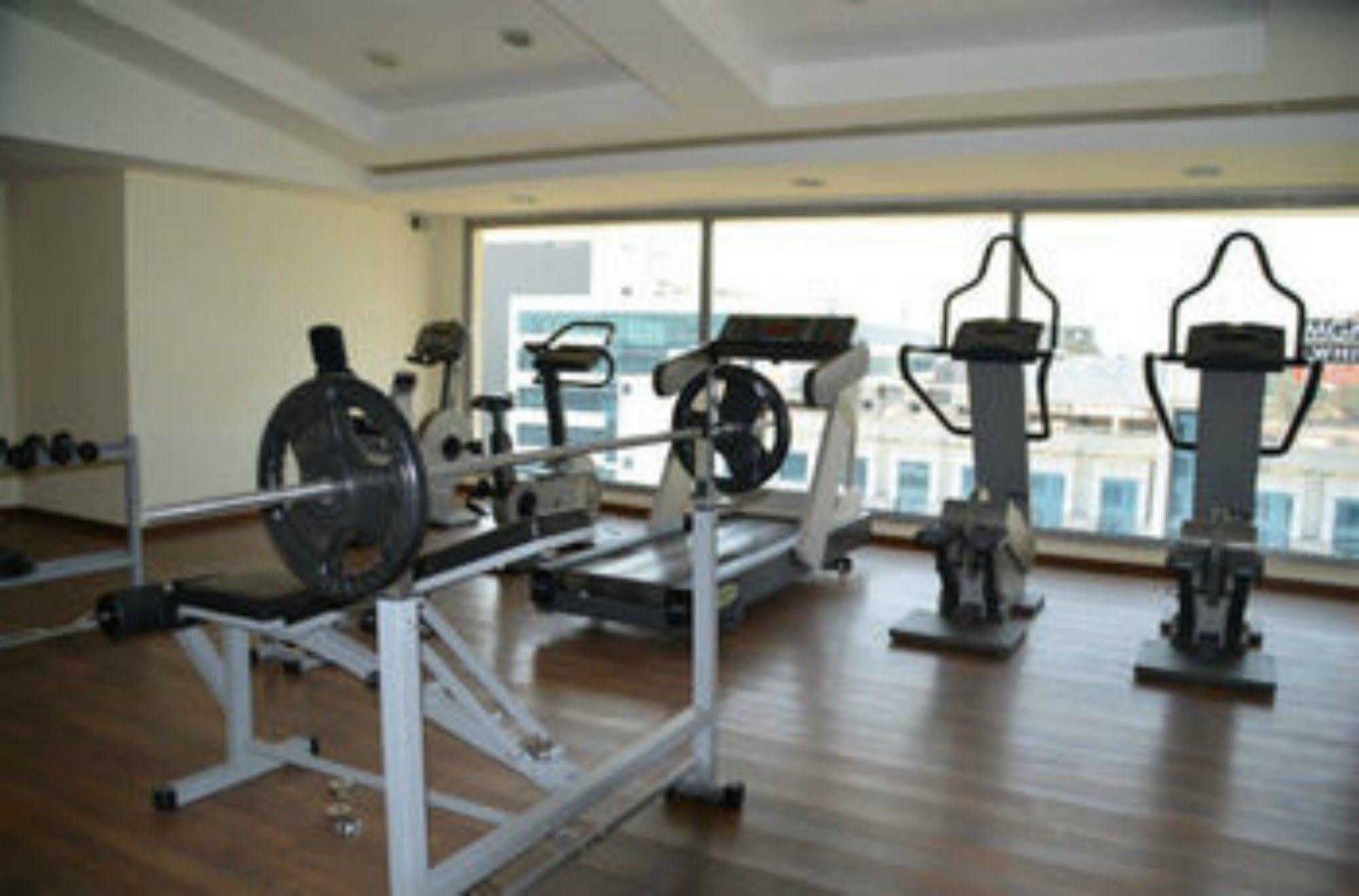 Lemon Tree Hotel, Gachibowli, Hyderabad Luaran gambar